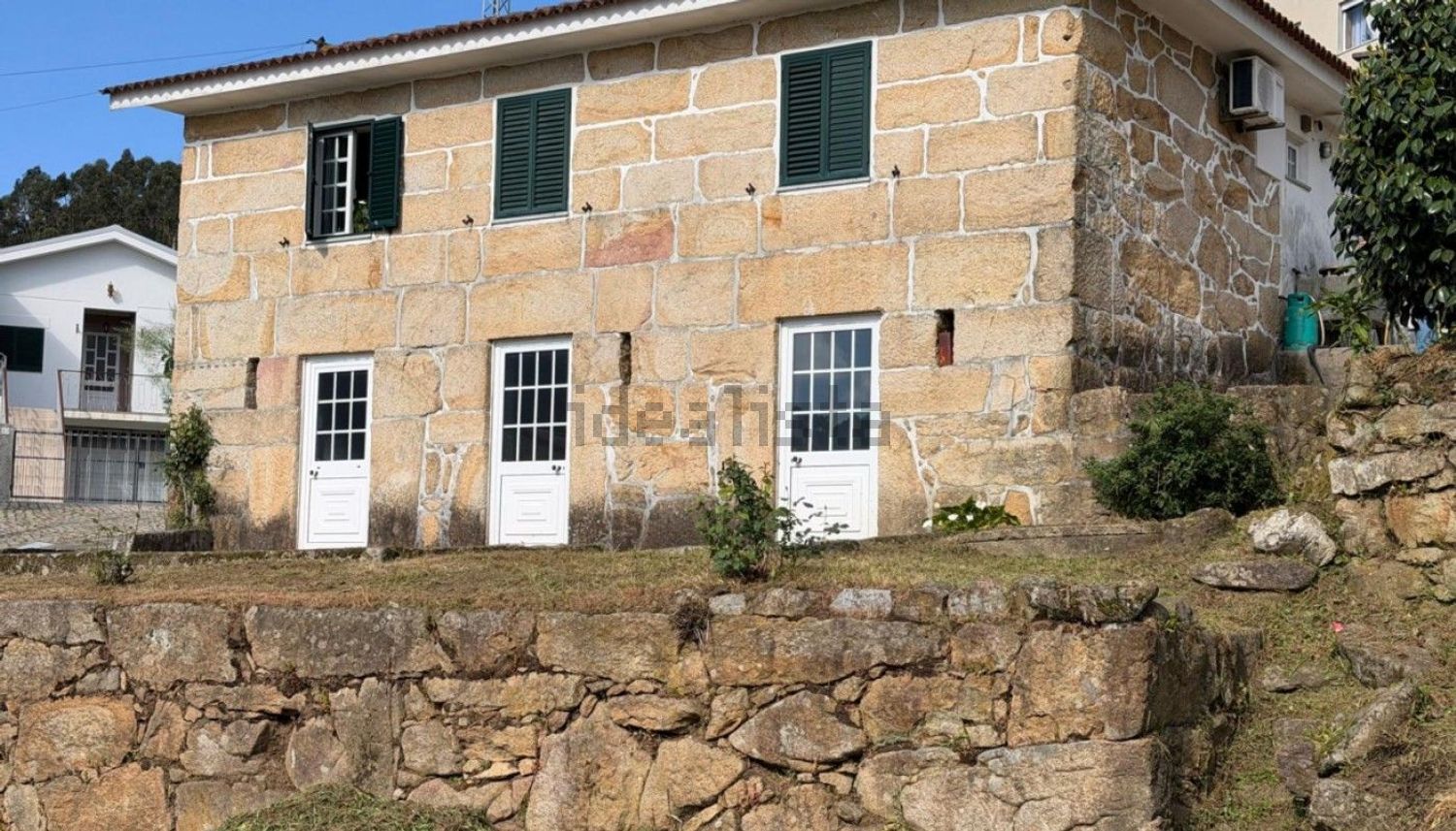 小楼房或别墅出售在 Sande e São Lourenço - 外立面