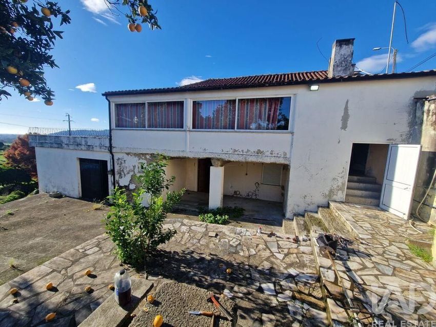 小楼房或独栋别墅出售在 Santa Marta de Portuzelo
