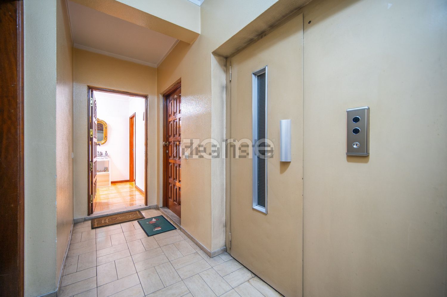 公寓 t3出售在Rua Álvaro Castelões, 506 - 前厅