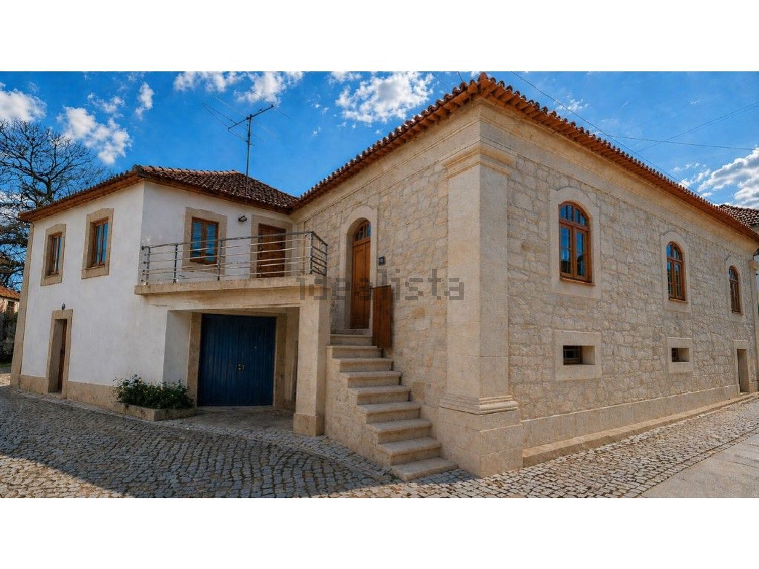 小楼房或独栋别墅出售在 Vila Nova de Paiva - 外立面