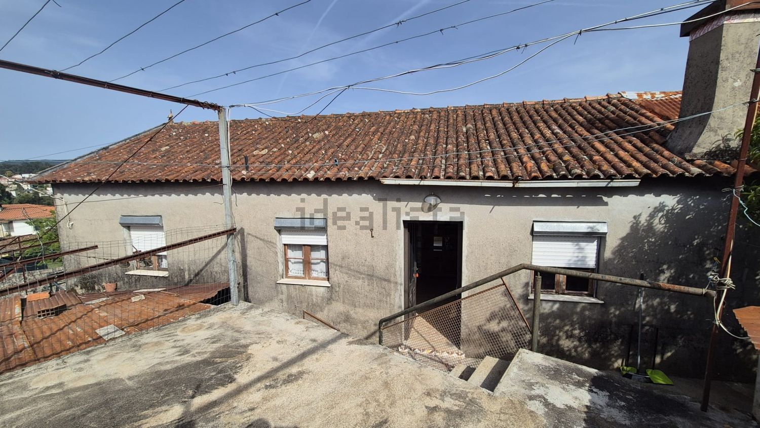 小楼房或独栋别墅出售在 Santa Marta de Portuzelo - 外立面
