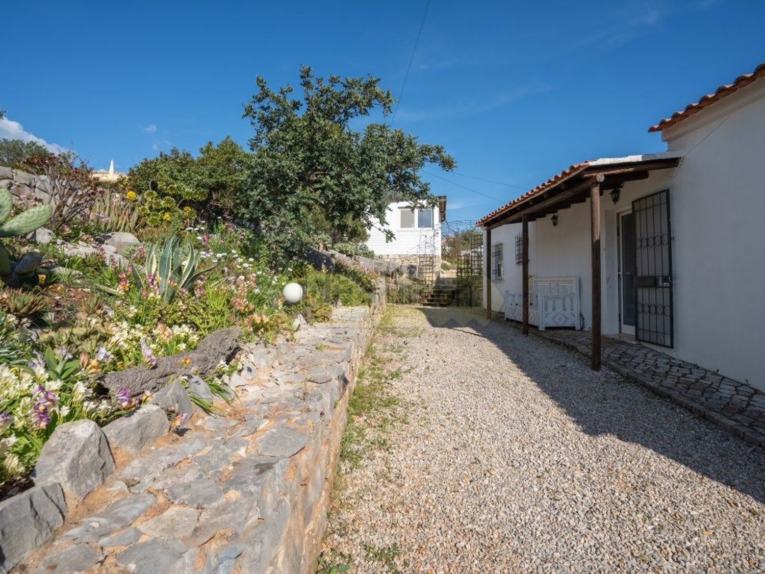 小楼房或独栋别墅出售在Caminho do Ribeiro do Vale, 298 - 外立面