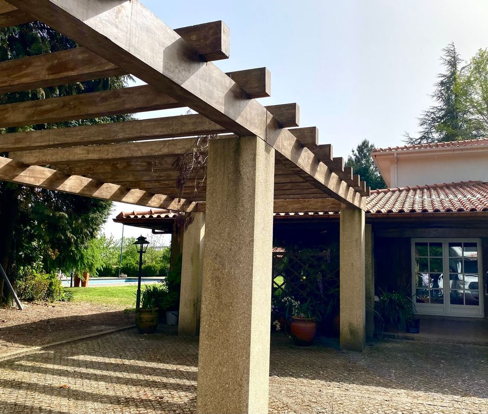 小楼房或独栋别墅出售在Rua da Torre, 8000