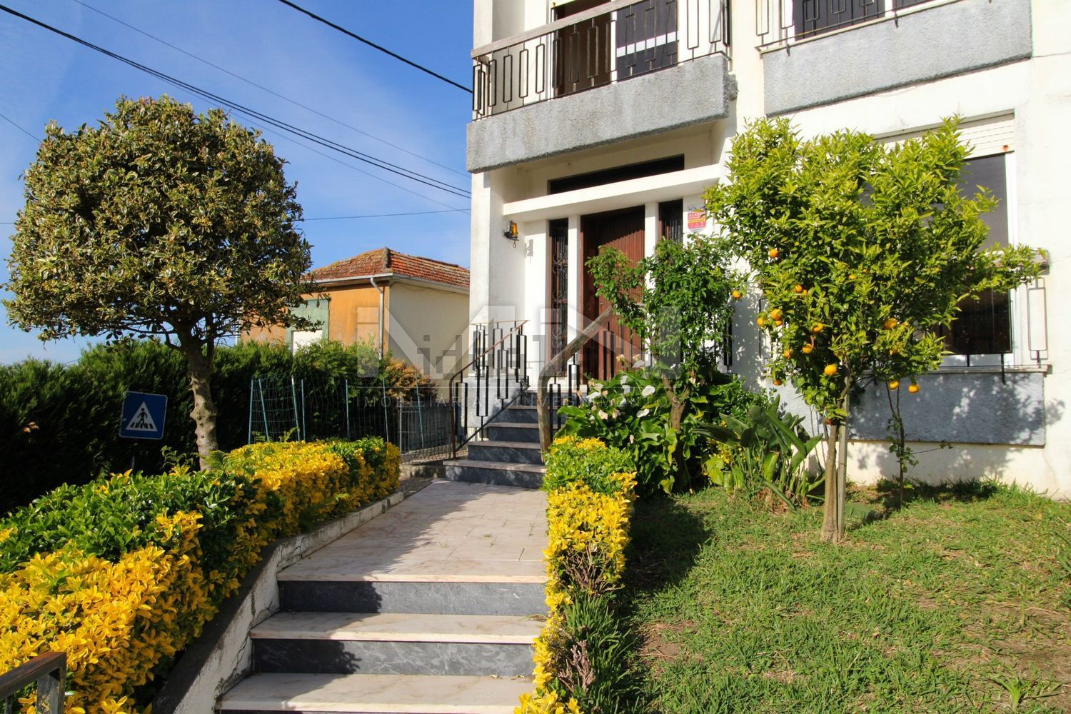 小楼房或独栋别墅出售在Rua da Igreja, 47 - 阳台