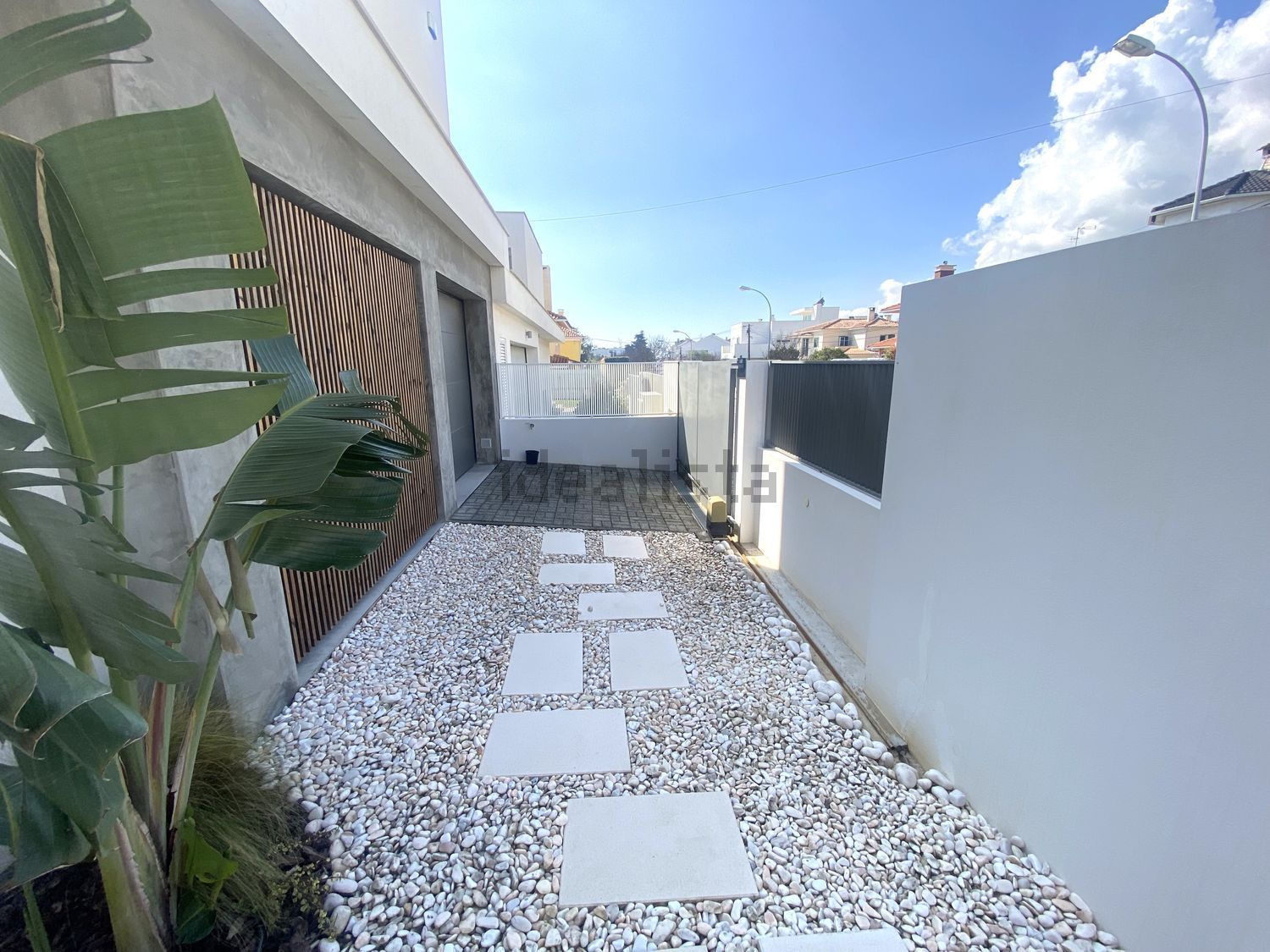 小楼房或独栋别墅出售在Rua Almada Negreiros, 8 - 花园
