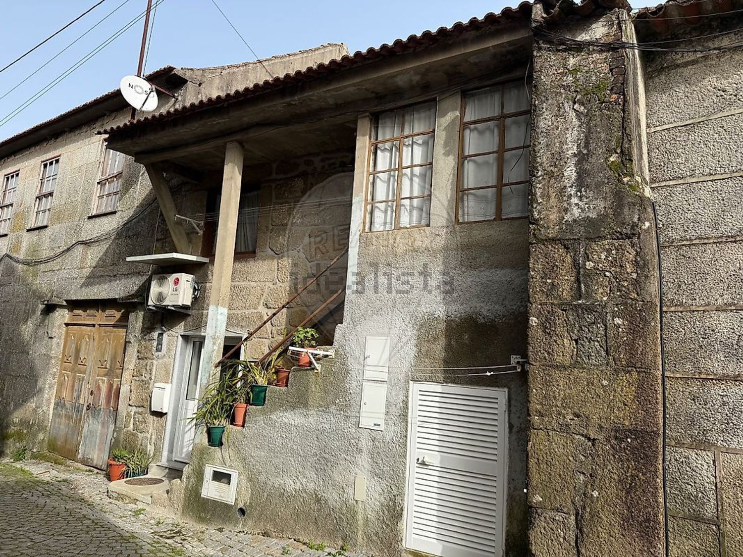小楼房或独栋别墅出售在Rua da Cheira - 外立面