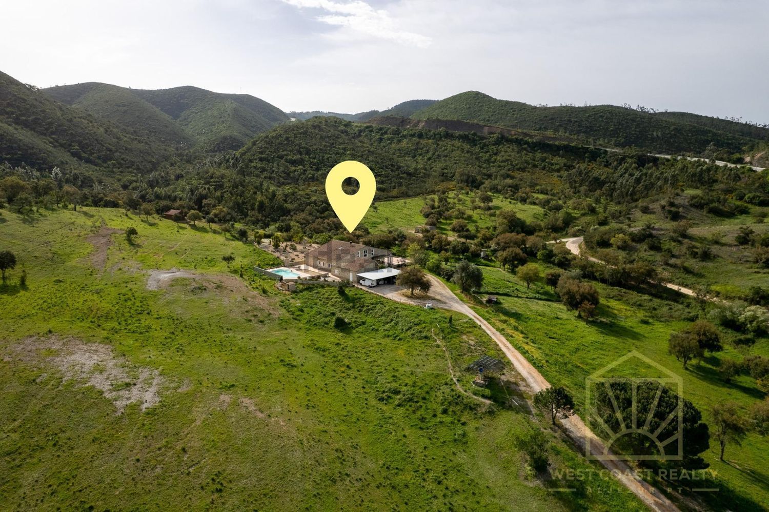 小楼房或独栋别墅出售在Estrada Sem Nome - 照片
