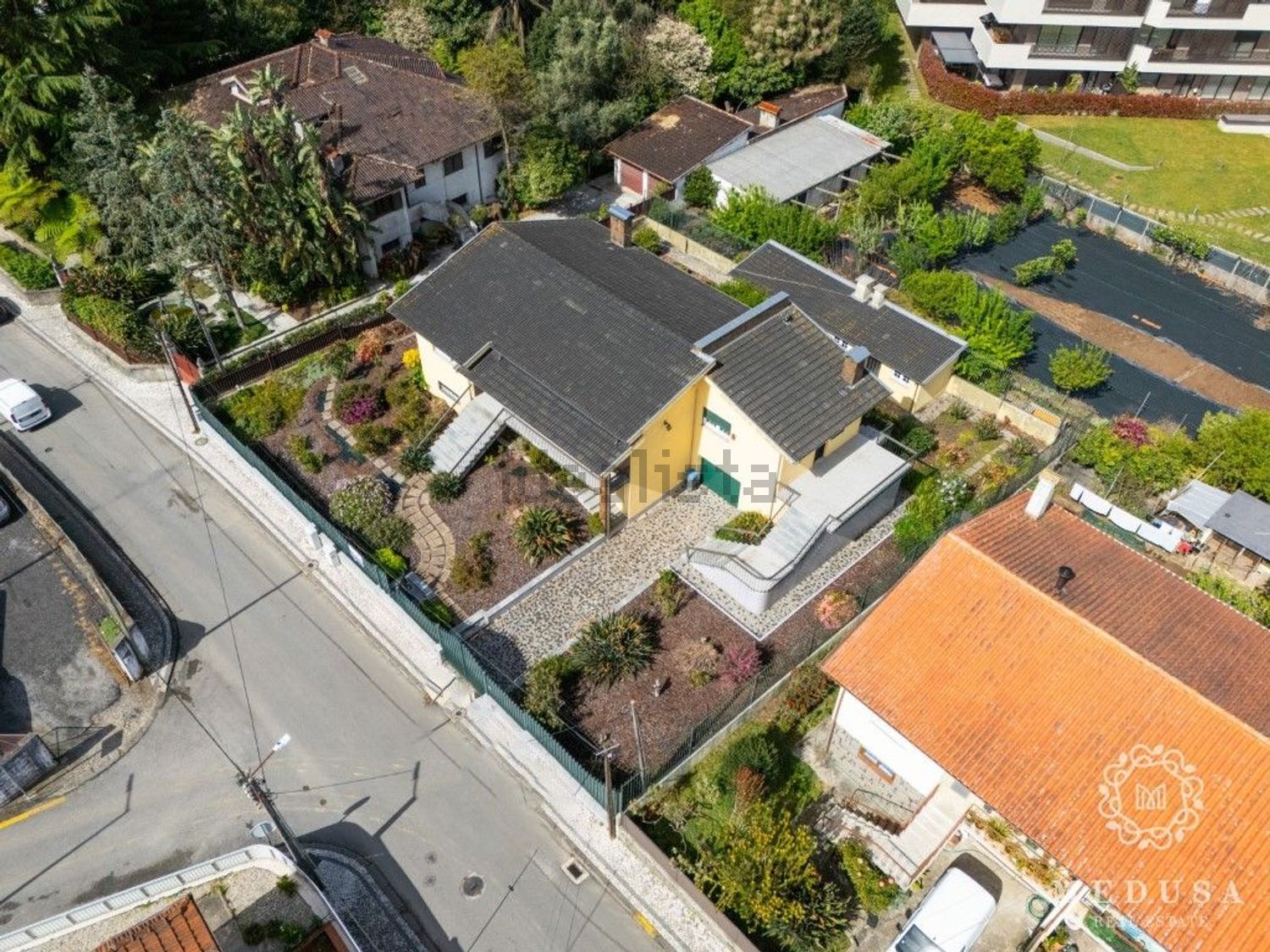 小楼房或独栋别墅出售在 Cidade de Santa Maria da Feira - 游泳池