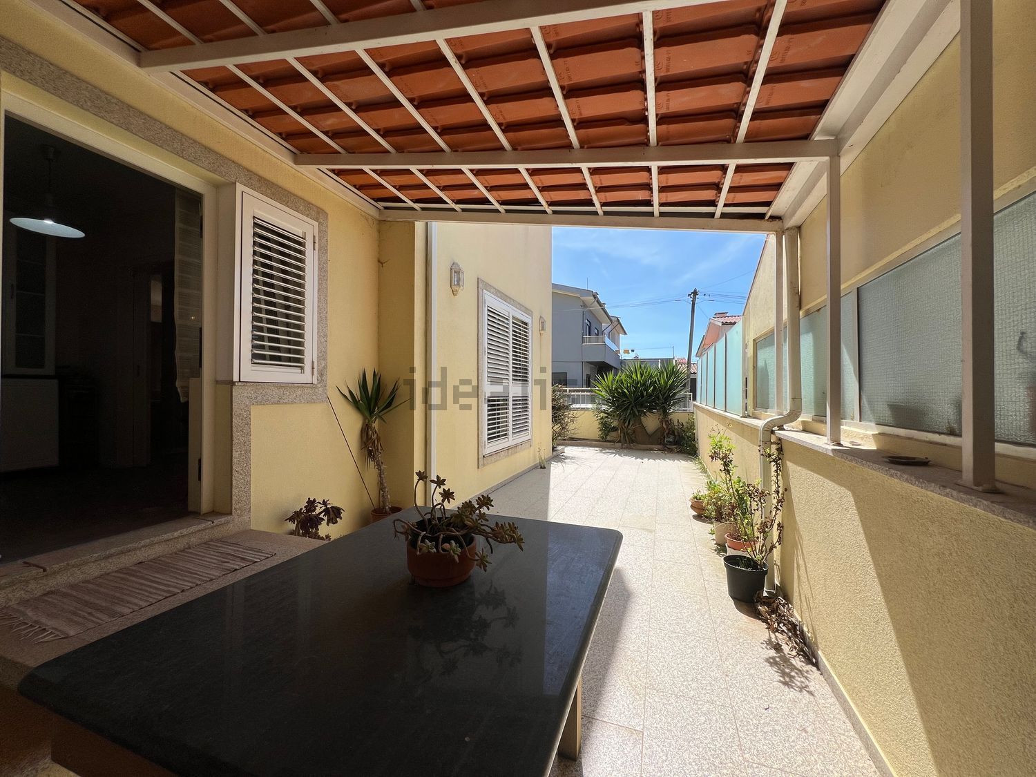 小楼房或独栋别墅出售在Rua do Juncal, 96 - 院子