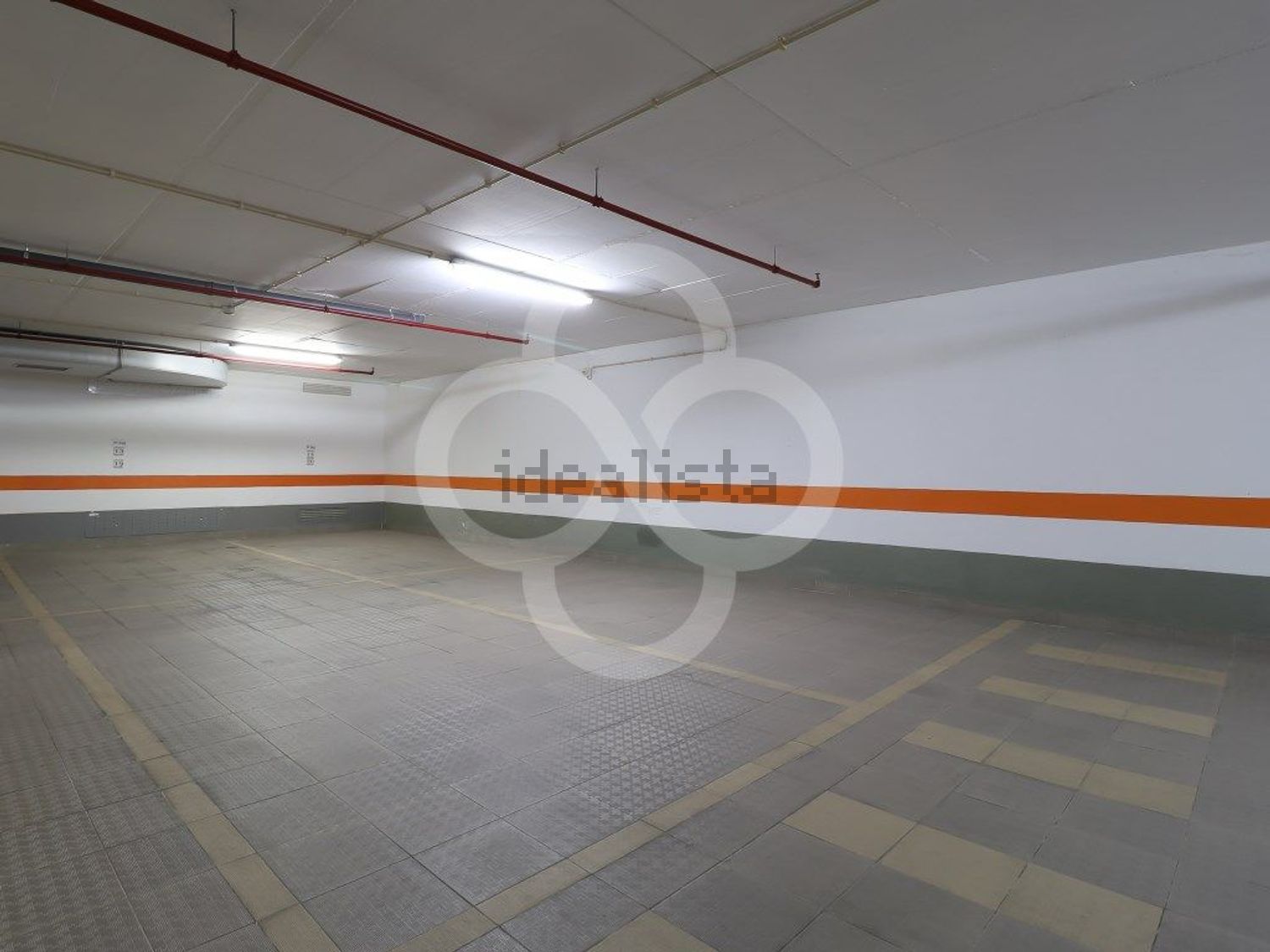 公寓 t4出售在Avenida Marquês de Tomar, 25 d - 停车位