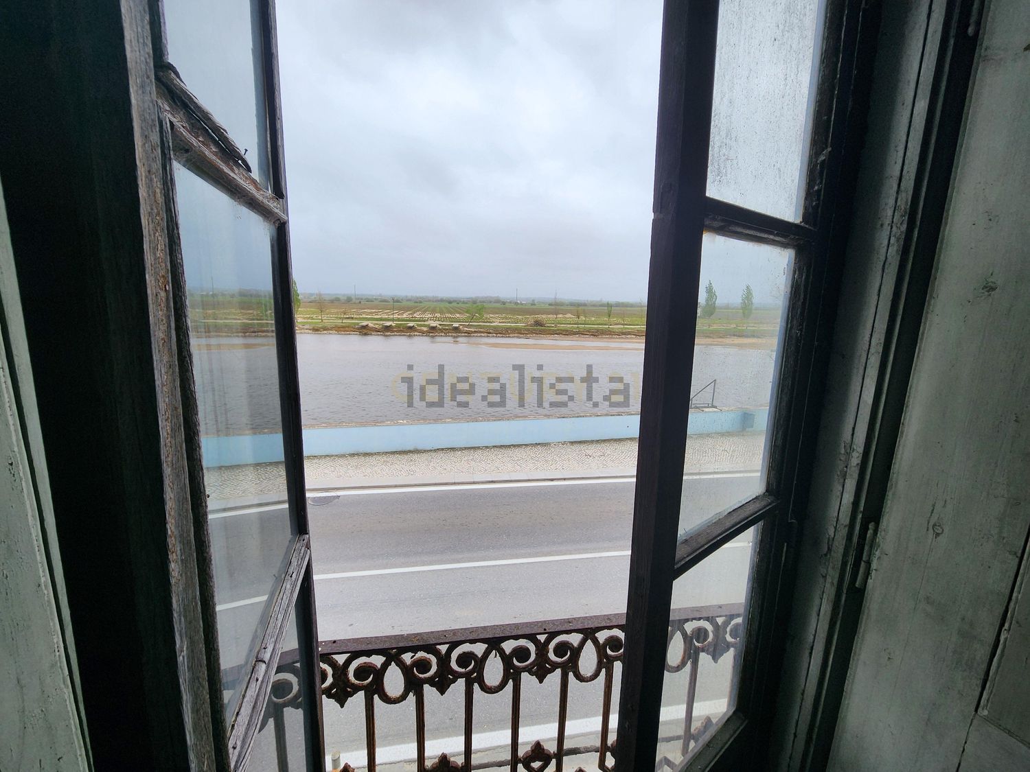 小楼房或独栋别墅出售在Avenida Luís de Camões, 34 - 阳台