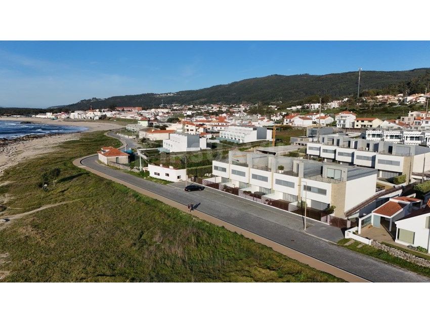 小楼房或独栋别墅出售在Rua da Estrada Real
