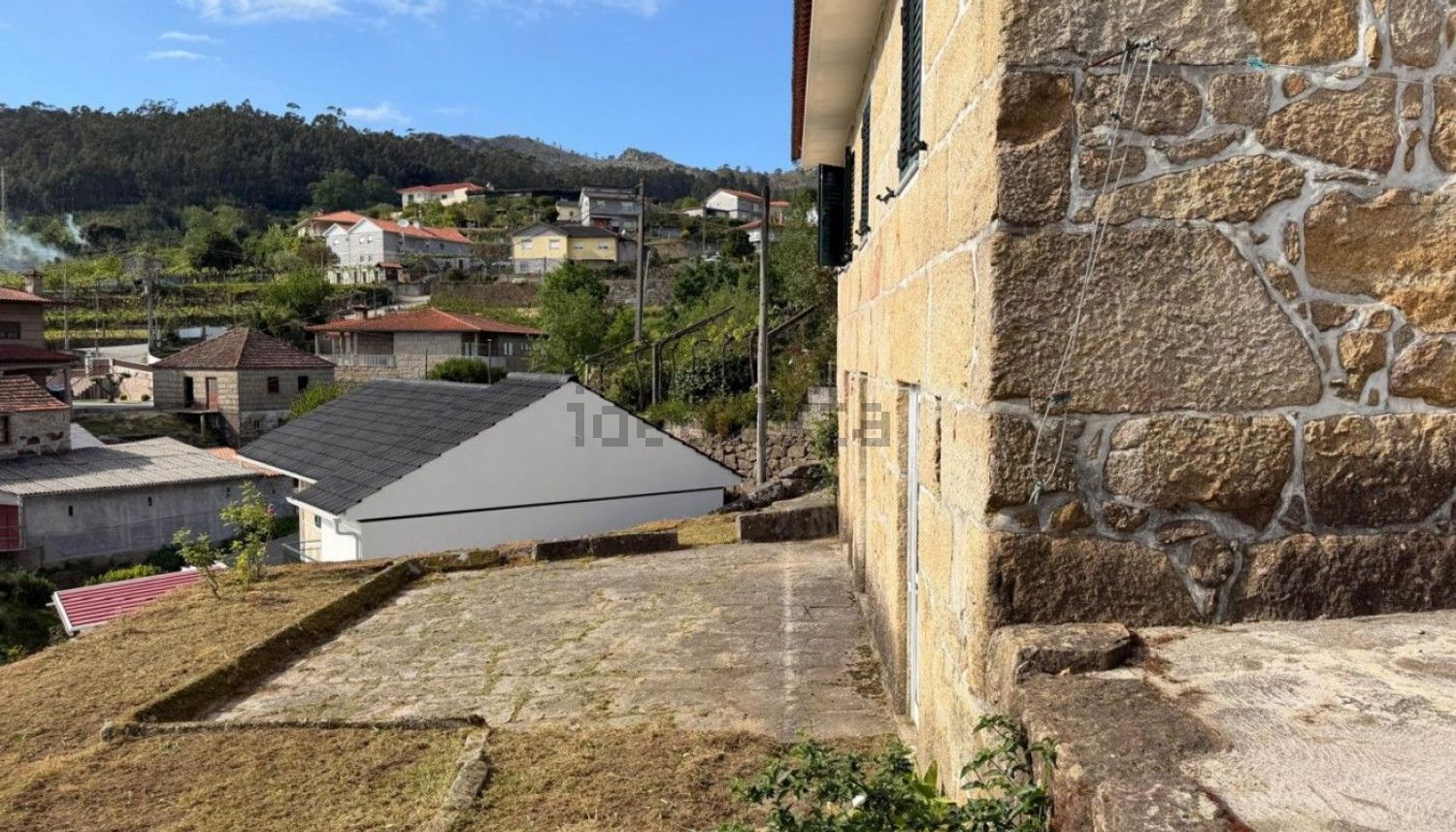 小楼房或别墅出售在 Sande e São Lourenço - 外立面