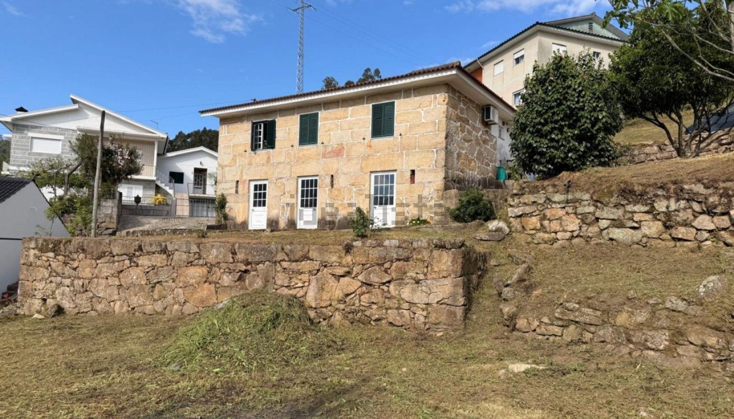 小楼房或别墅出售在 Sande e São Lourenço - 外立面