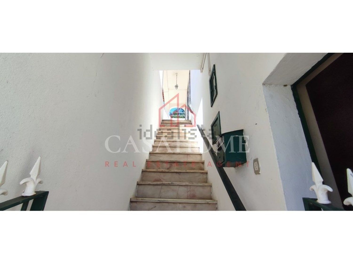 小楼房或独栋别墅出售在Caminho da Fóia - 详情