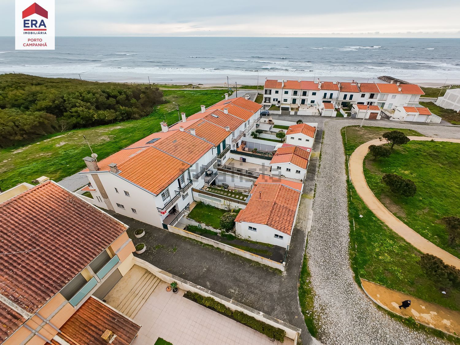 双拼别墅出售在Rua dos Bragas - 视线