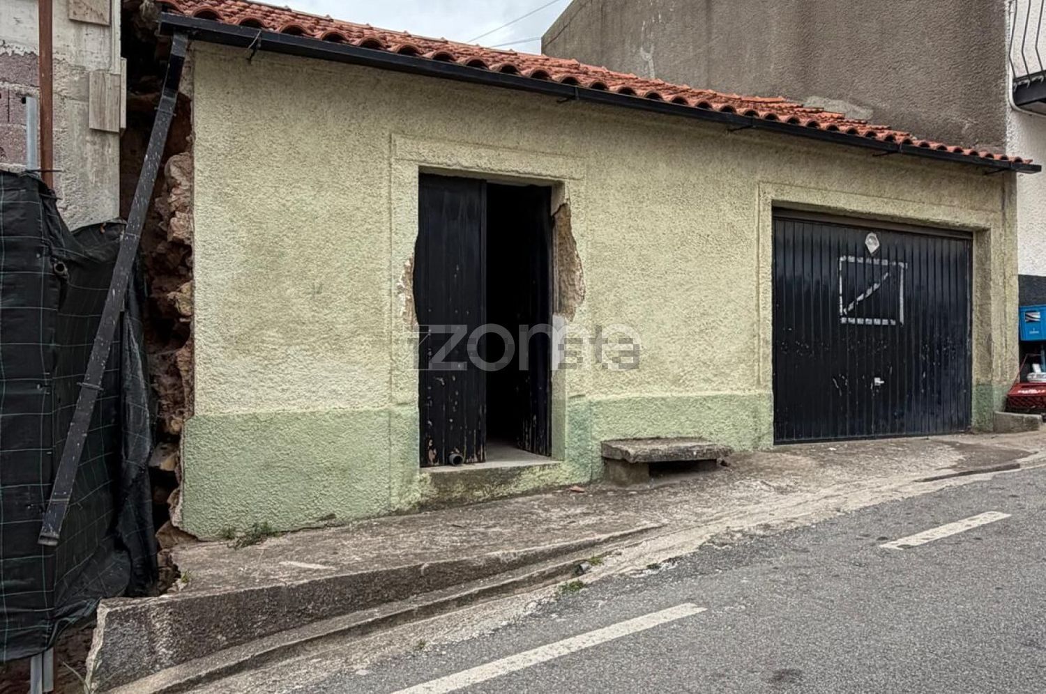 小楼房或独栋别墅出售在Rua Doutor Fausto de Quadros, 5 - 外立面