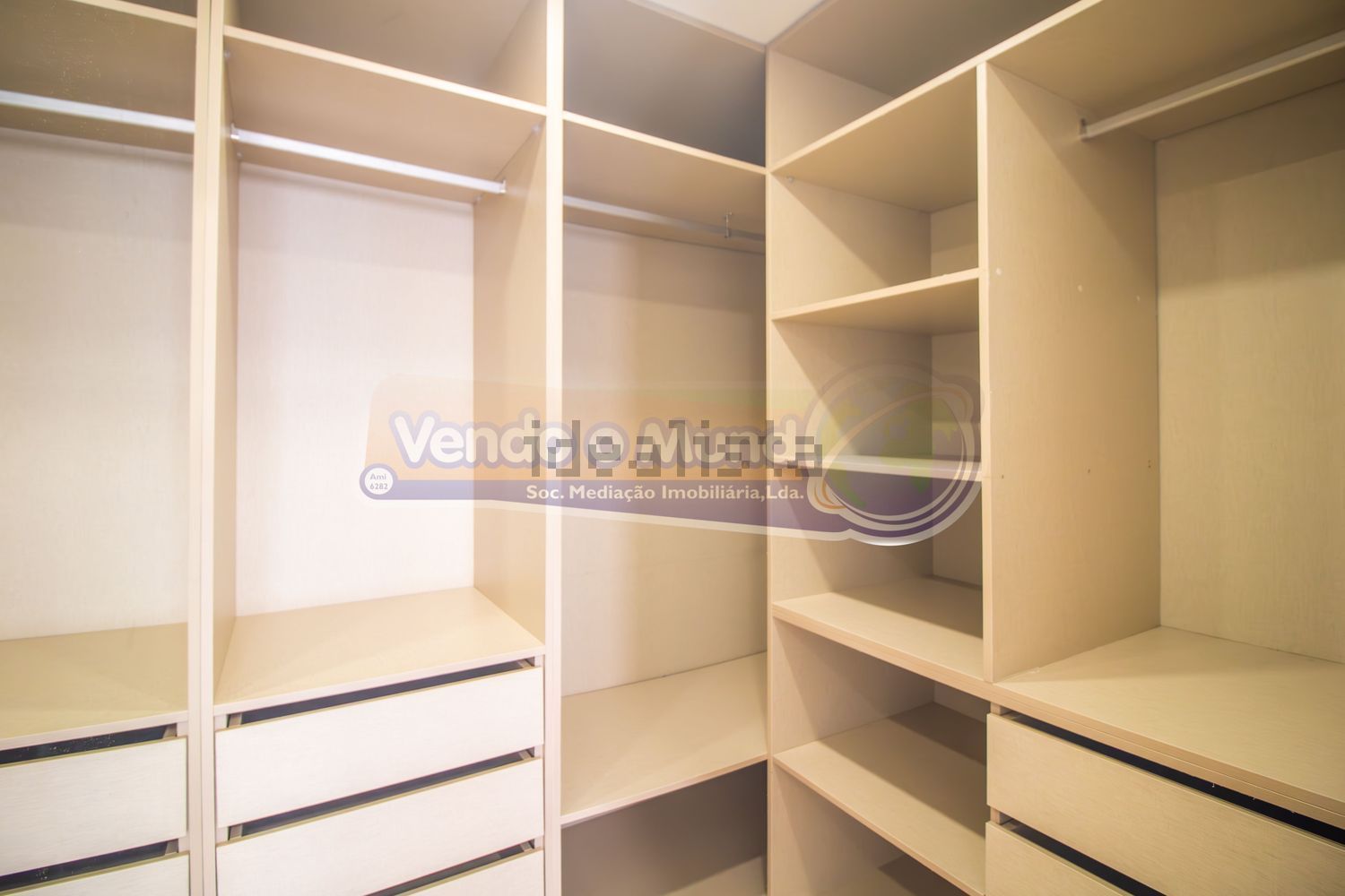 公寓 t3出售在 Bairro de São Carlos - 试衣间