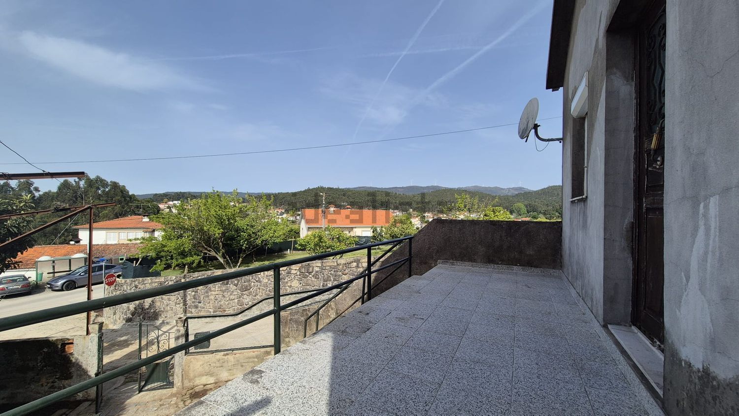 小楼房或独栋别墅出售在 Santa Marta de Portuzelo - 阳台