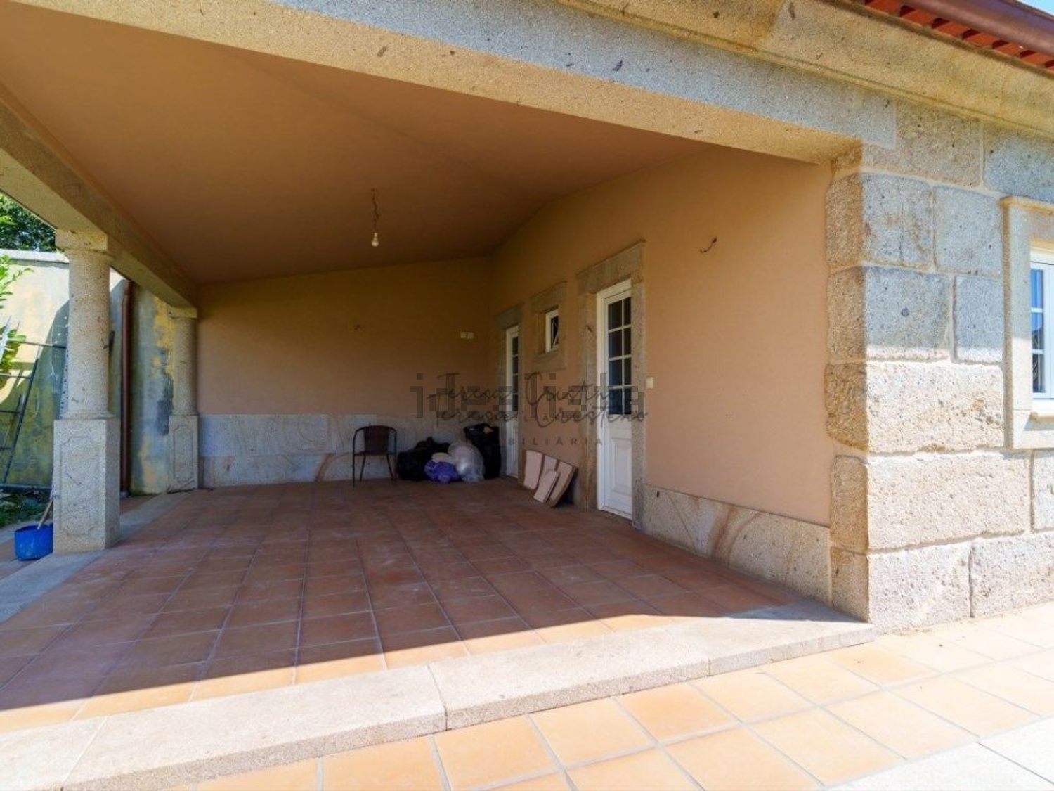 小楼房或独栋别墅出售在Rua do Carrão, 3907 - 阳台