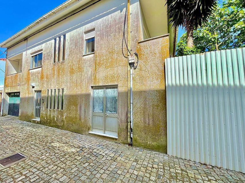 小楼房或独栋别墅出售在Rua São João