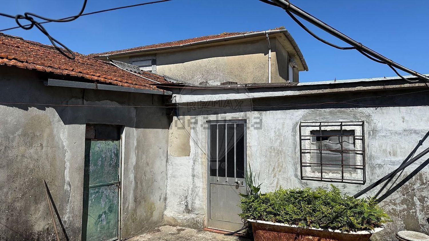 小楼房或独栋别墅出售在Rua Aldeia Sanfins, 26 - 外立面
