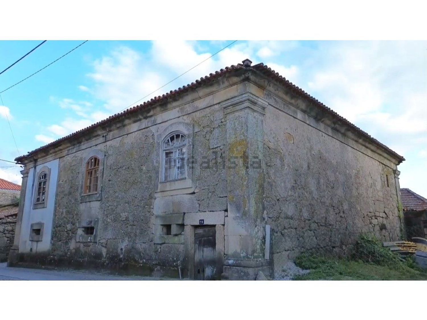 小楼房或独栋别墅出售在 Vila Nova de Paiva - 外立面