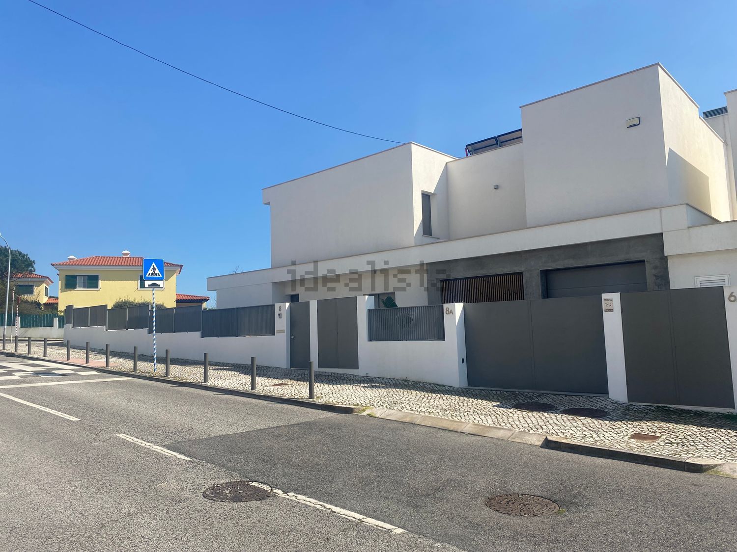小楼房或独栋别墅出售在Rua Almada Negreiros, 8 - 外立面