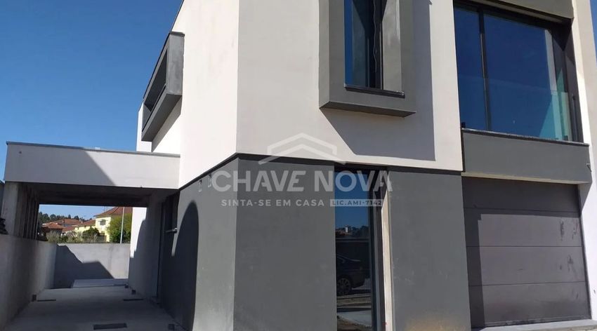 小楼房或独栋别墅出售在 Vila Nova de Gaia