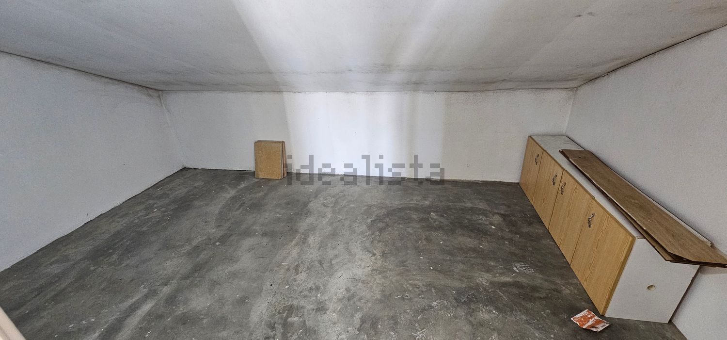 出租顶层公寓在Estrada Alagoa, 257 - 储藏室