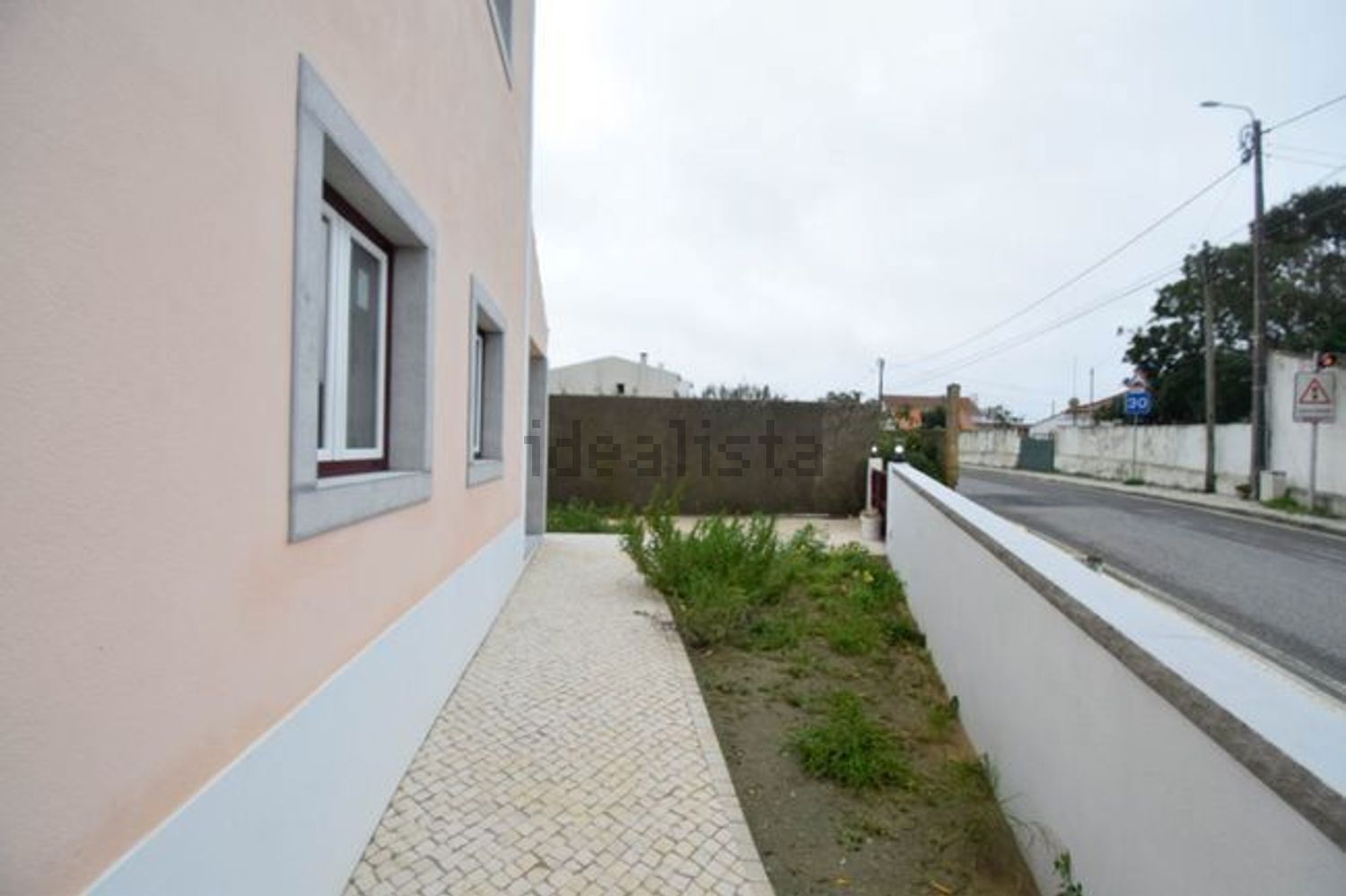 小楼房或独栋别墅出售在 Janas - Nafarros - 外立面