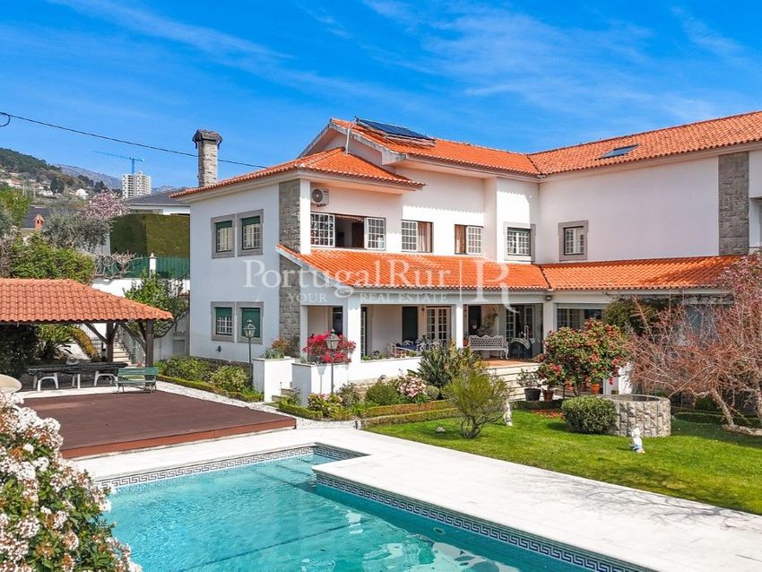 小楼房或独栋别墅出售在Rua da Quinta do Sol