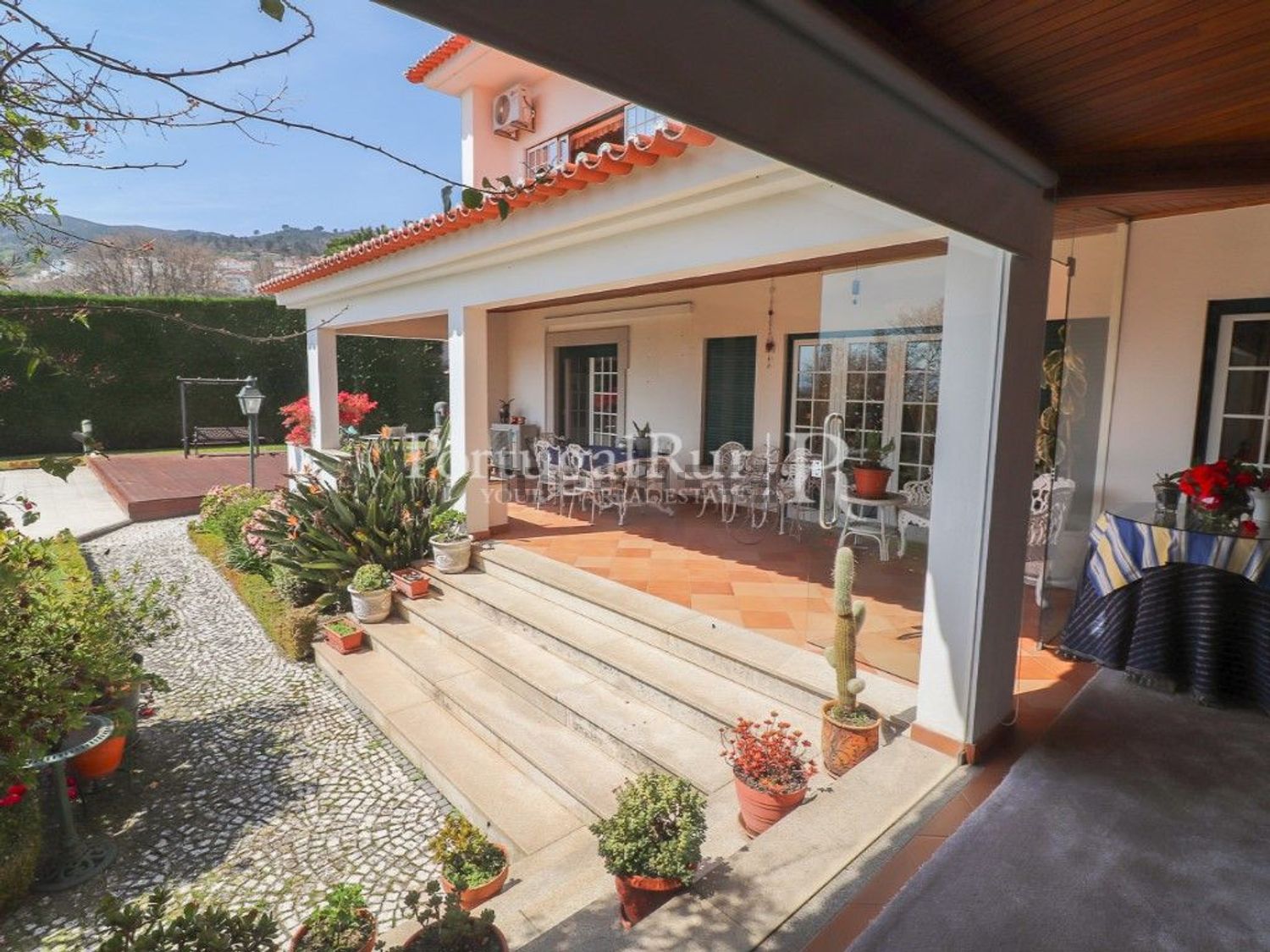 小楼房或独栋别墅出售在Rua da Quinta do Sol - 游泳池