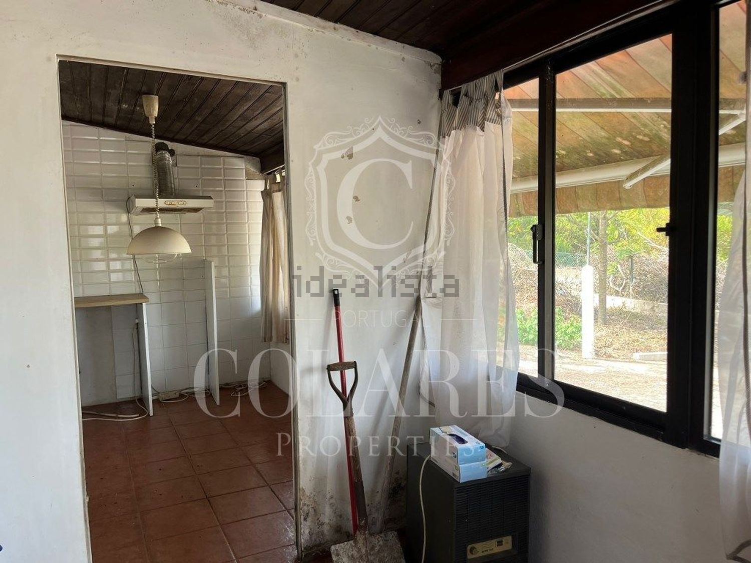 小楼房或独栋别墅出售在 Vila de Colares - Mucifal - 前厅