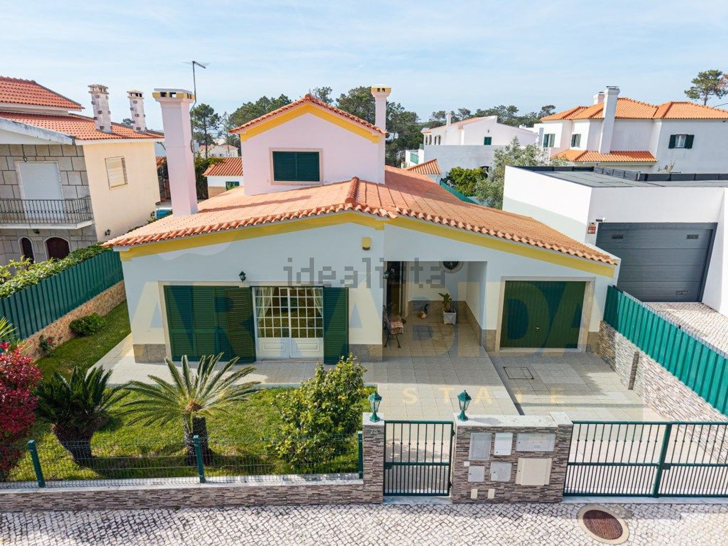 小楼房或独栋别墅出售在 Lagoa de Albufeira - 外立面
