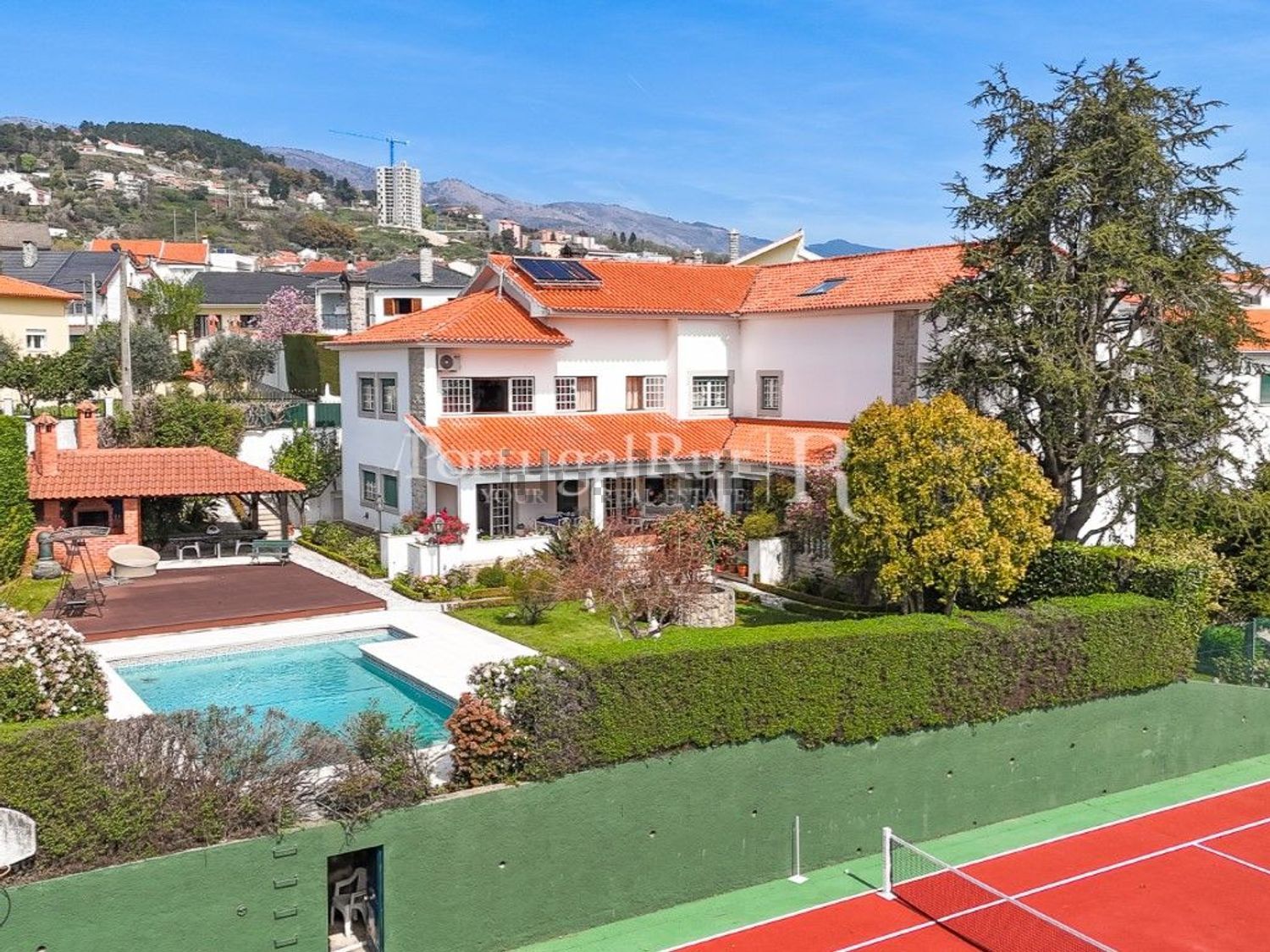 小楼房或独栋别墅出售在Rua da Quinta do Sol - 游泳池