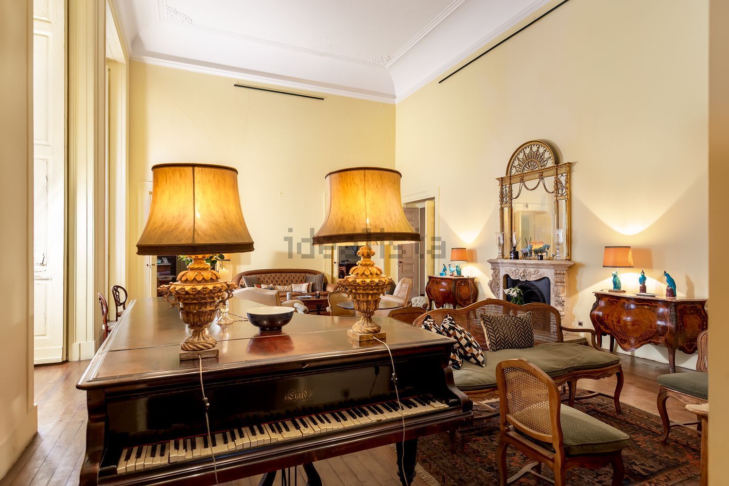 小楼房或独栋别墅出售在Avenida Marginal - 客厅