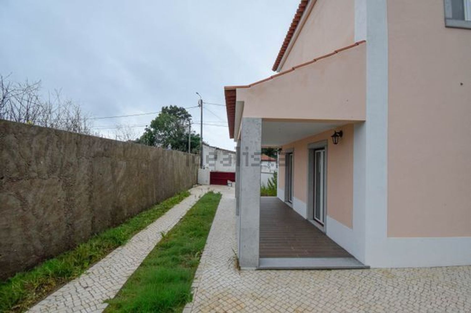 小楼房或独栋别墅出售在 Janas - Nafarros - 外立面