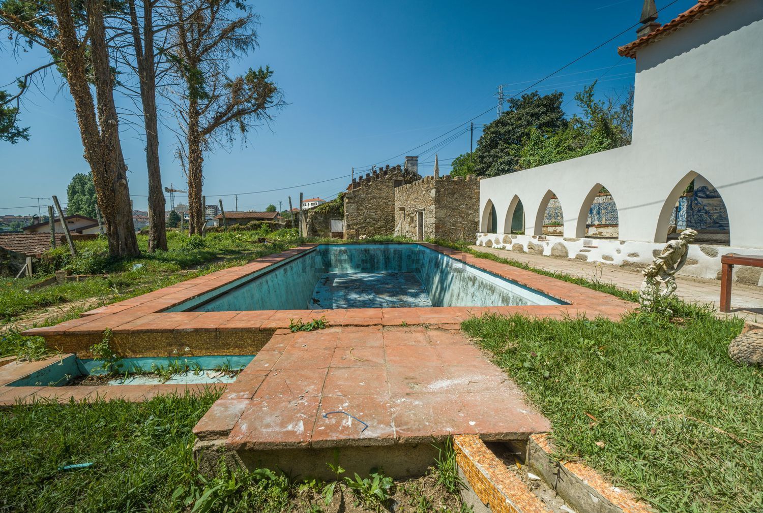 小楼房或独栋别墅出售在 Centro de Oliveira de Azeméis - 游泳池