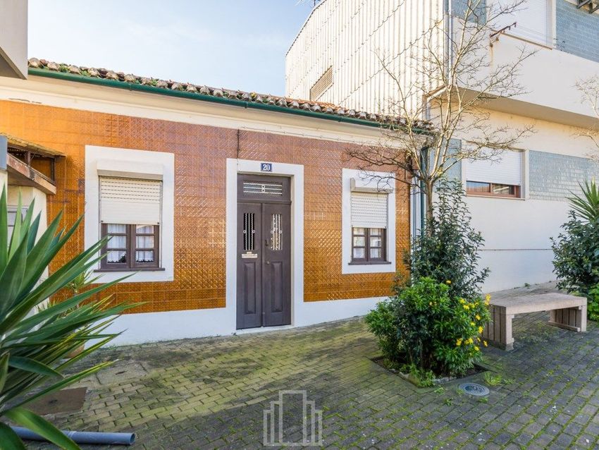 小楼房或独栋别墅出售在 Centro de Ovar