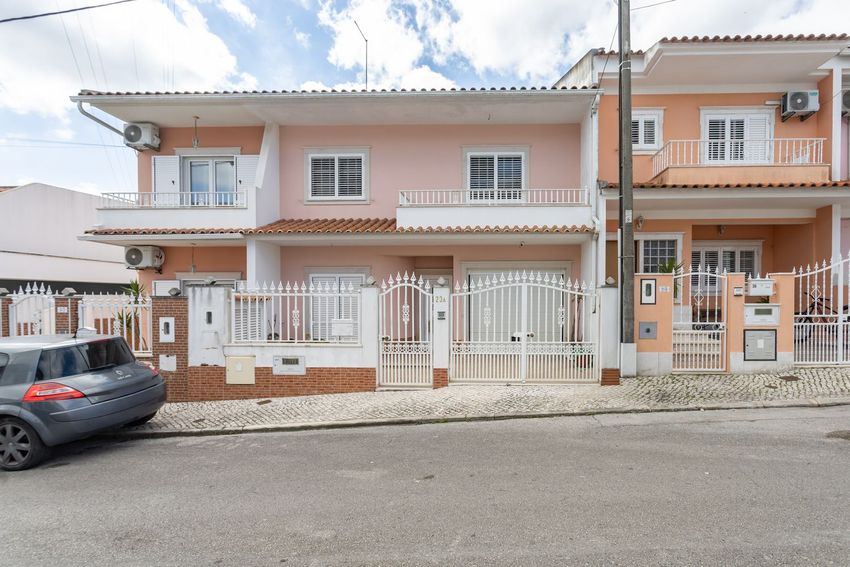 联排别墅出售在Rua Ramalho Ortigão s/n
