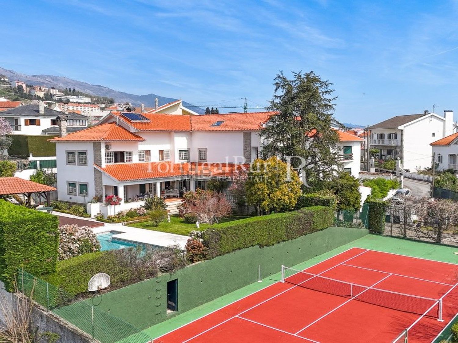 小楼房或独栋别墅出售在Rua da Quinta do Sol - 游泳池
