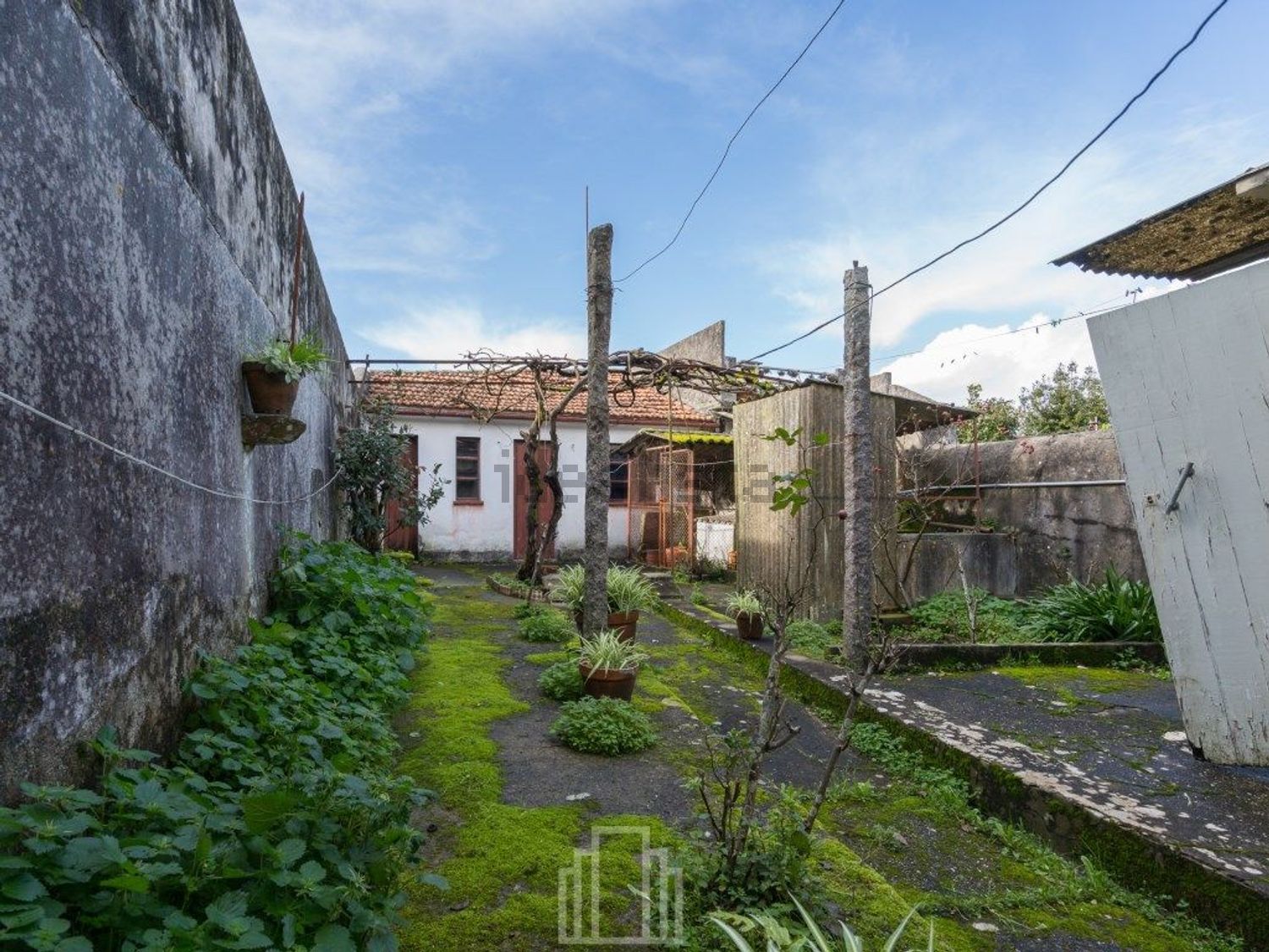 小楼房或独栋别墅出售在 Centro de Ovar - 外立面