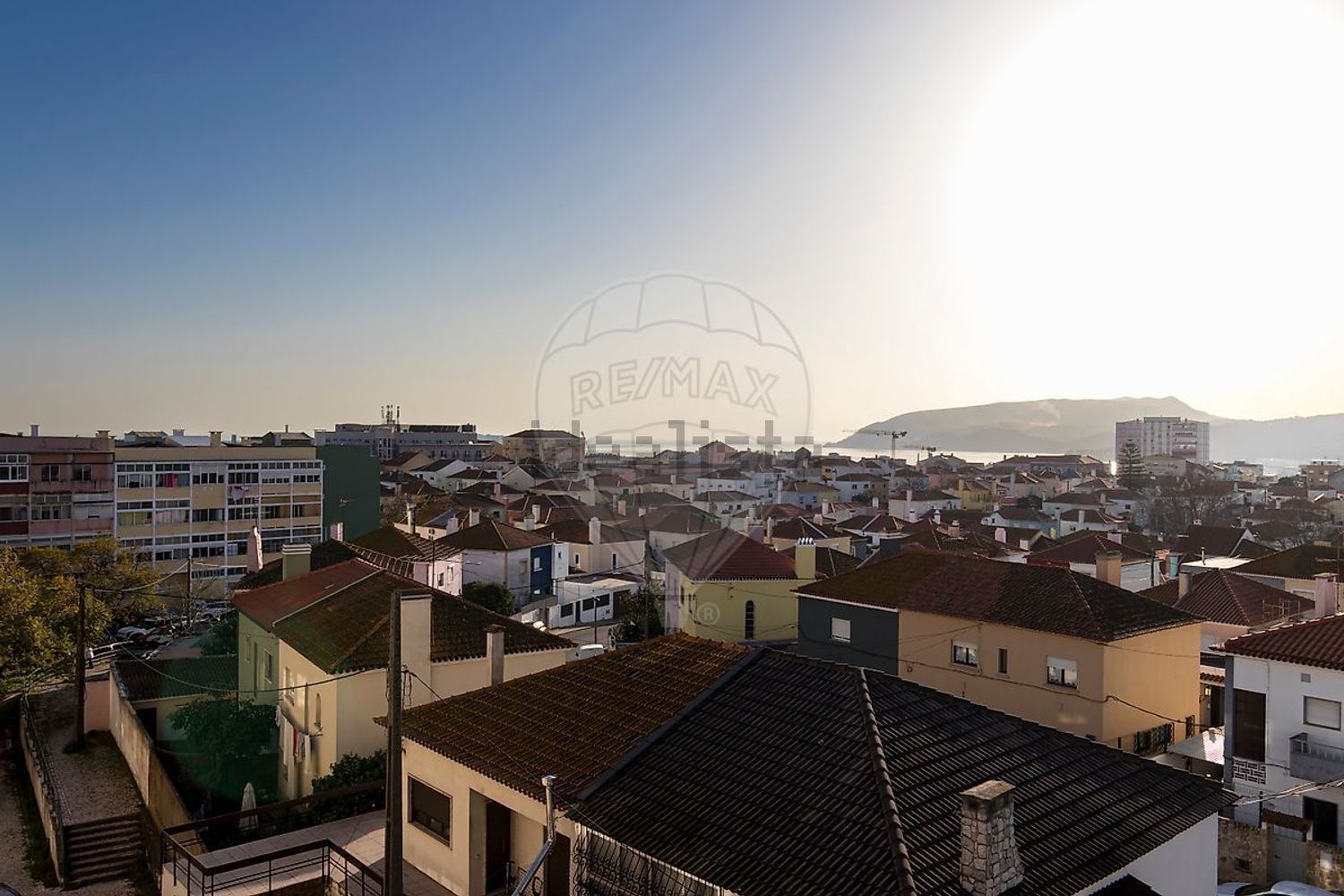 公寓 t2出售在Avenida Infante Dom Henrique - 照片