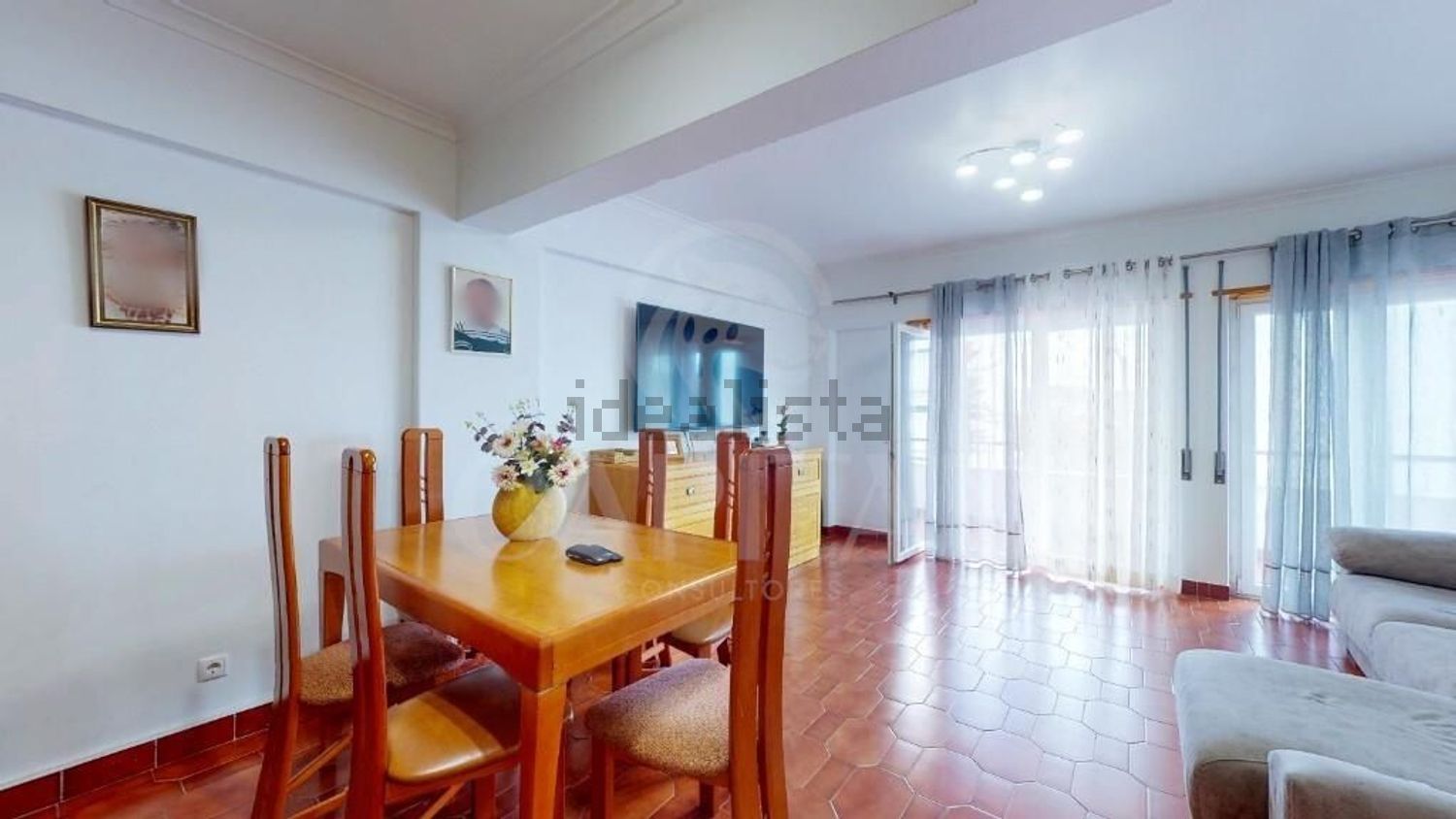 公寓 t2出售在Rua Michel Giacometti s/n - 客厅