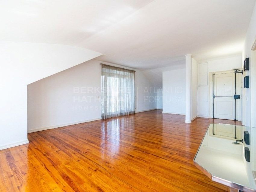 顶层公寓出售在Rua Direita de Caxias