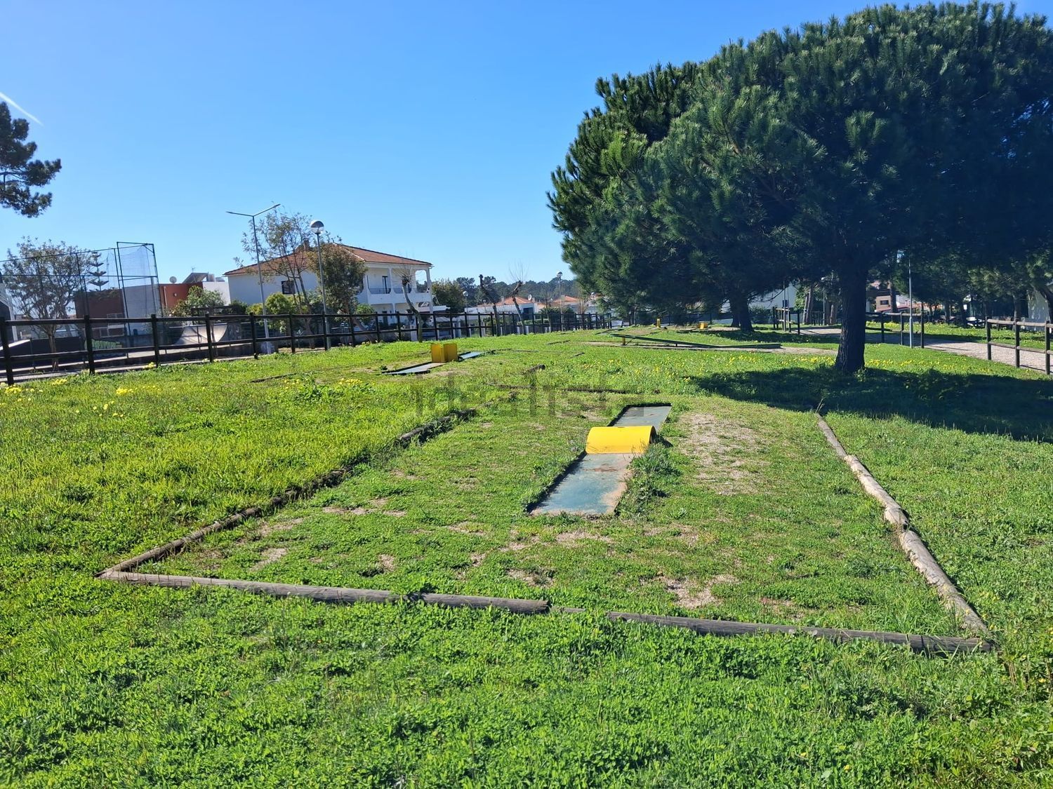 小楼房或独栋别墅出售在 Lagoa de Albufeira - 花园