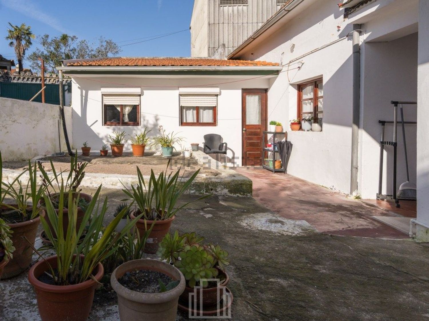 小楼房或独栋别墅出售在 Centro de Ovar - 外立面