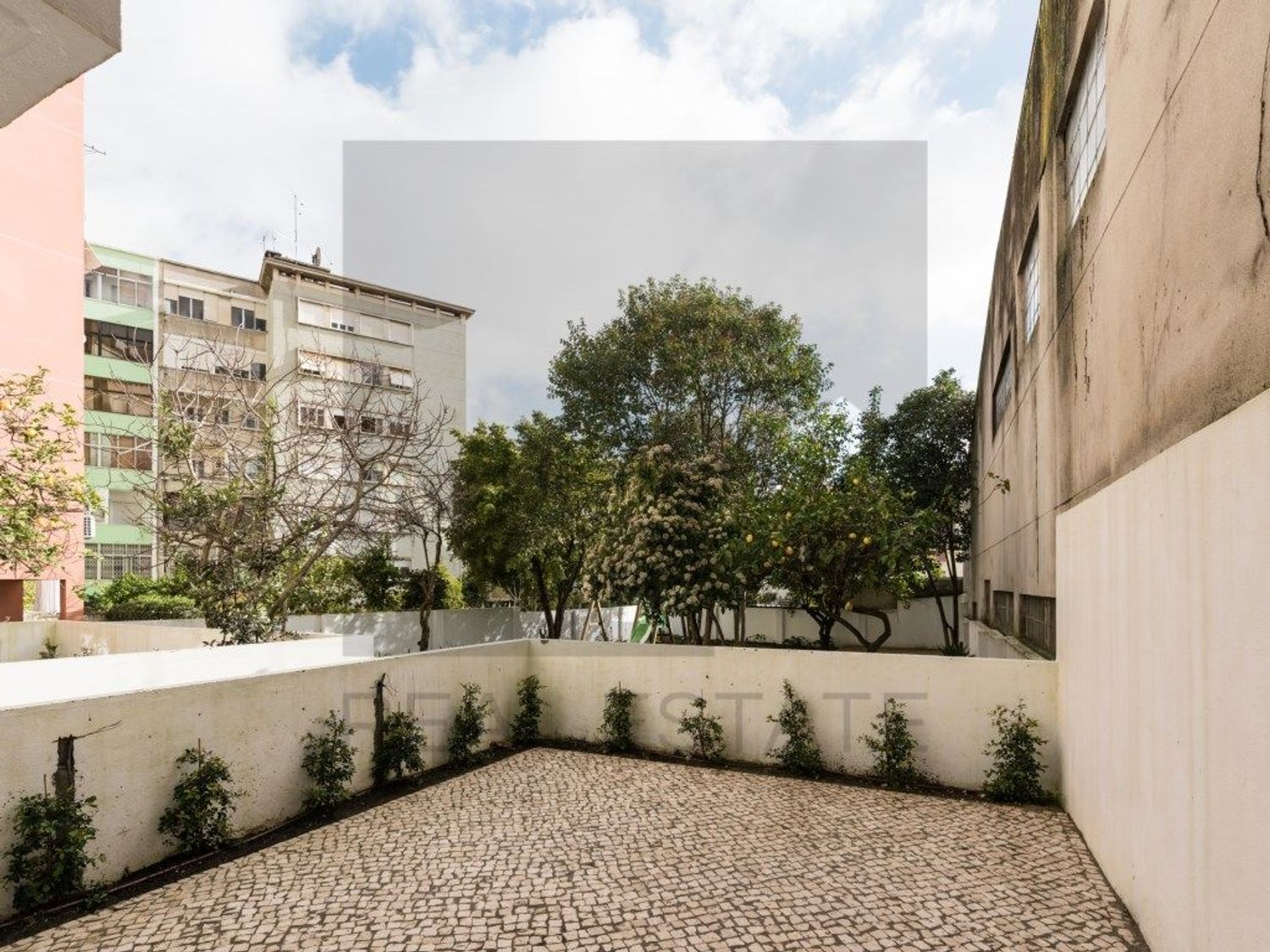 出租公寓 t3在Avenida General Roçadas, 72 b - 花园