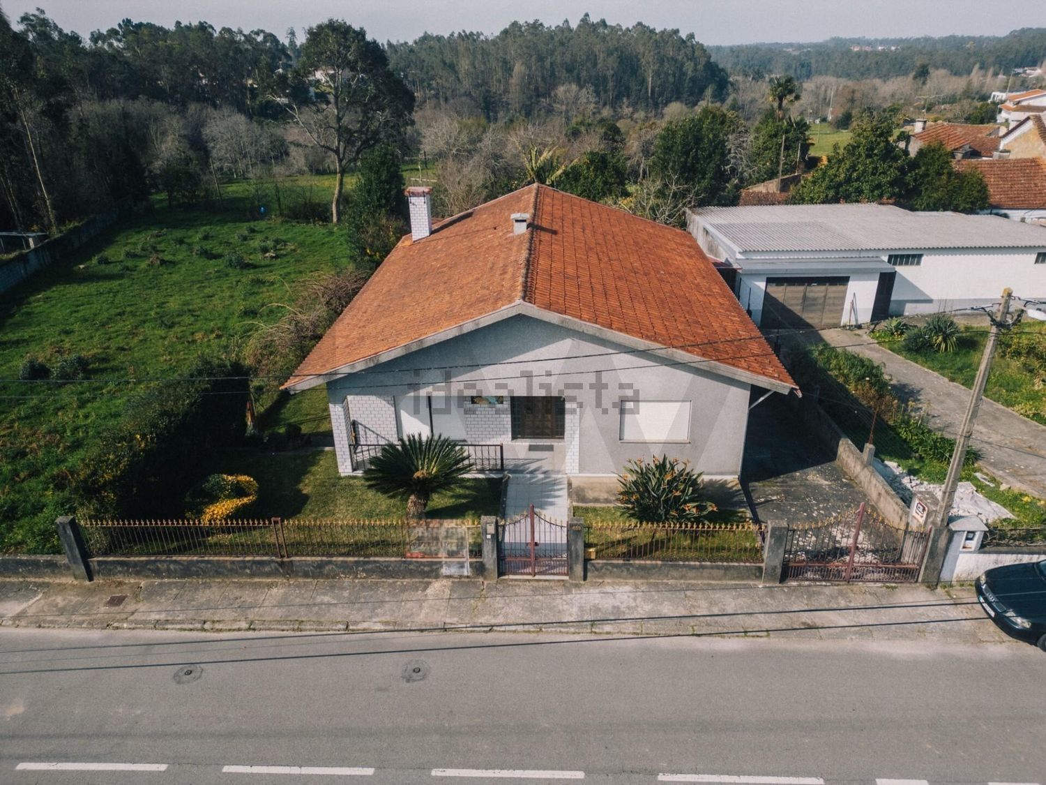 小楼房或别墅出售在 São Miguel de Souto - 外立面